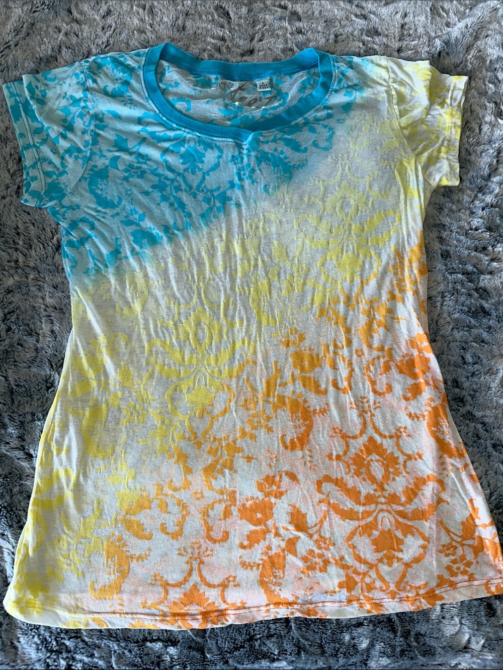 NWOT - Cache Tee’z Krinkle Short Sleeve Tee Size L